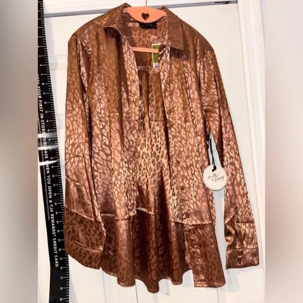 NWT, unworn Milk & Honey Peach Satin Blouse for ladies LACE SHINY FINISH MEDIUM